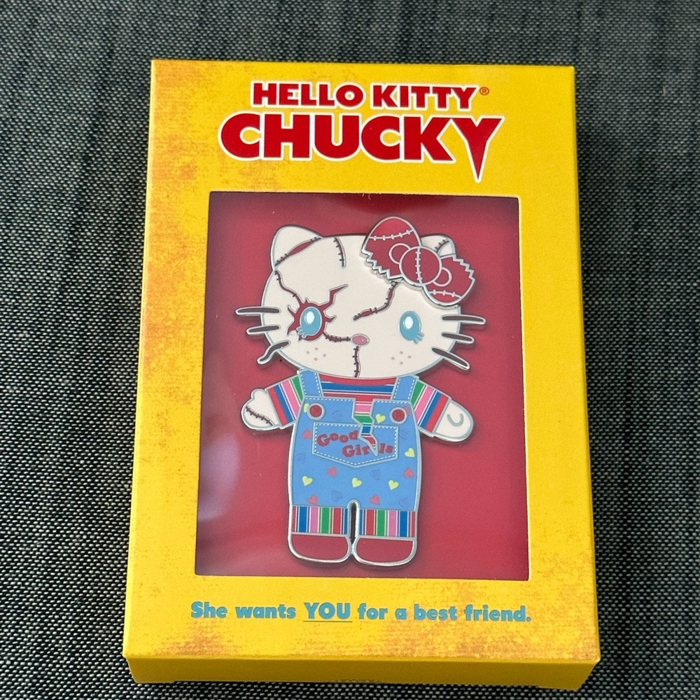 New 
Hello Kitty Chucky Pin 
Exclusive from Universal Studios